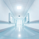 <Corridor in a  designated clean production area of a facility with hygienic non-slip floors, white walls and doors and windows into various clean rooms. Credit> AdobeStock_117597705