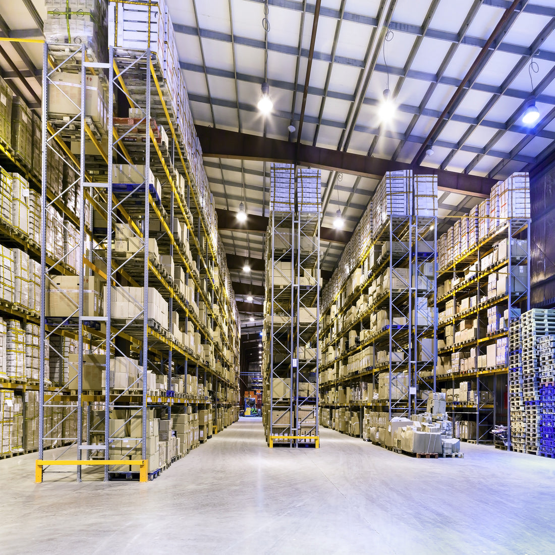 &lt;Large third party warehouse with lots of available space for storing finished product. Credit&gt; AdobeStock_51465184