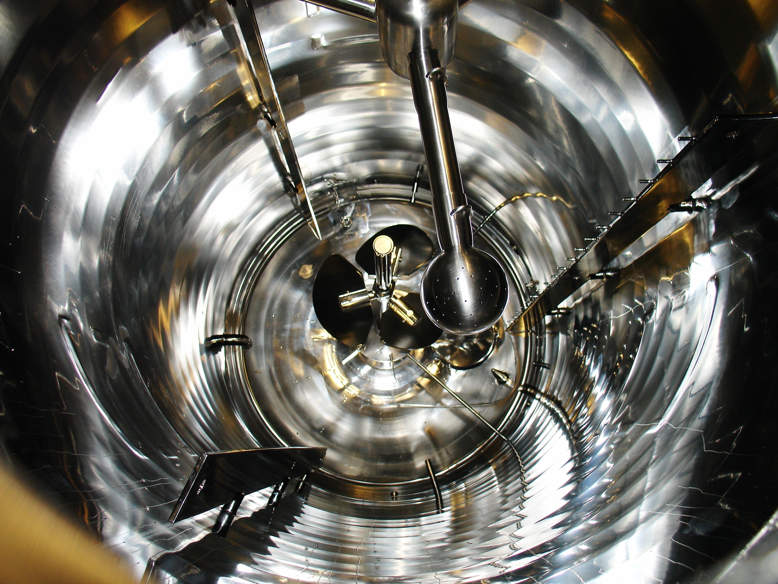 &lt;Looking down inside a polished mirror finish stainless steel mixing tank with propellor stirrer and baffles. Credit&gt; 1185019 by fotoluca @ freeimages.com